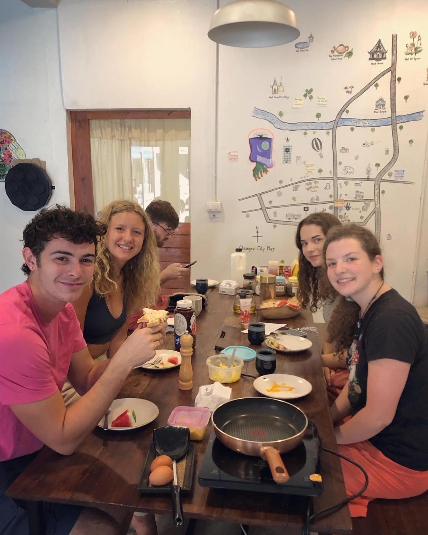Together Backpackers Hostel Chiang Rai Extérieur photo
